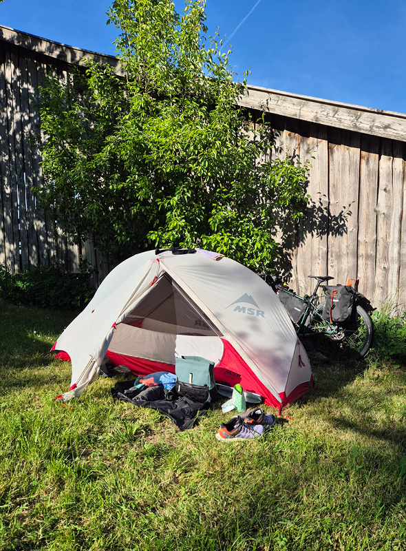 Annis Zelt im Garten